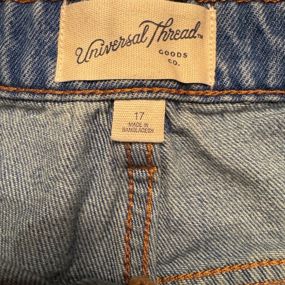 Universal Thread high-rise cut-off mini jean shorts - Picture 5 of 5